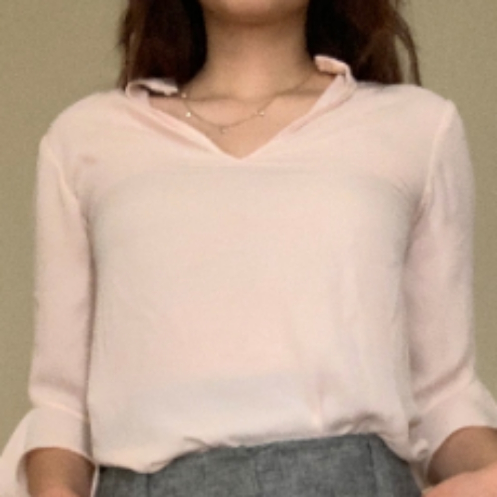 H&M, light pink, flowy top. Size Xs